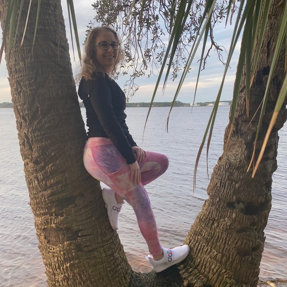 Meet your Posher, Caitlyn - Picture 5 of 8